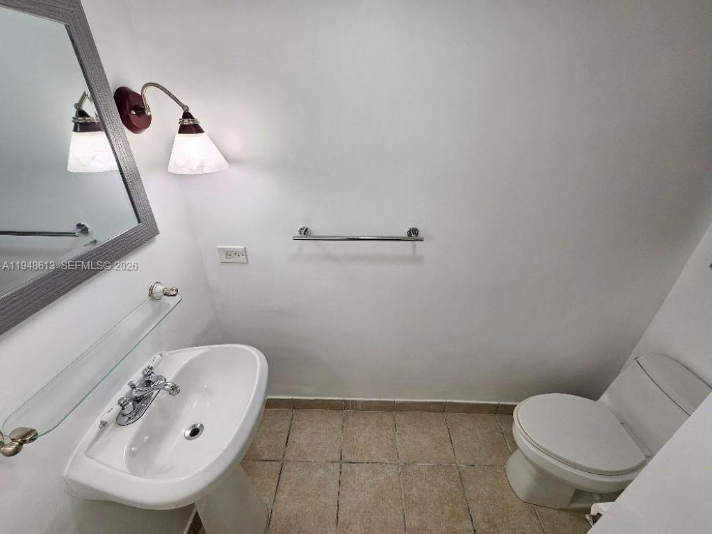 441 NE 195th St, Unit 105, Miami, FL 33179 Photo