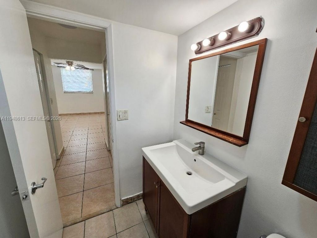 441 NE 195th St, Unit 105, Miami, FL 33179 Photo