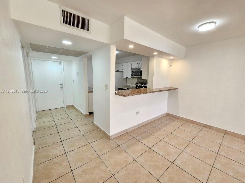 441 NE 195th St, Unit 105, Miami, FL 33179 Photo