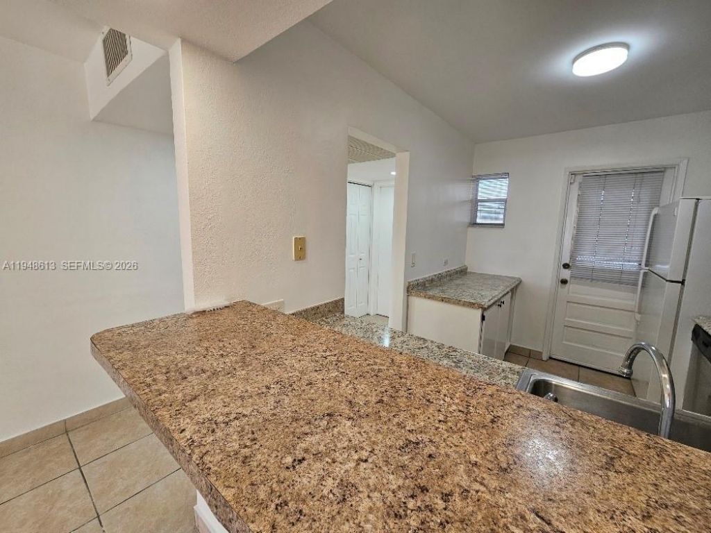 441 NE 195th St, Unit 105, Miami, FL 33179 Photo