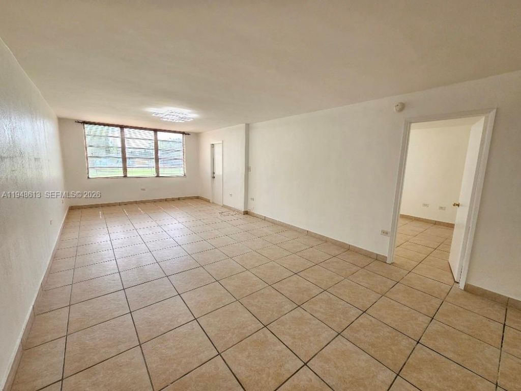 441 NE 195th St, Unit 105, Miami, FL 33179 Photo