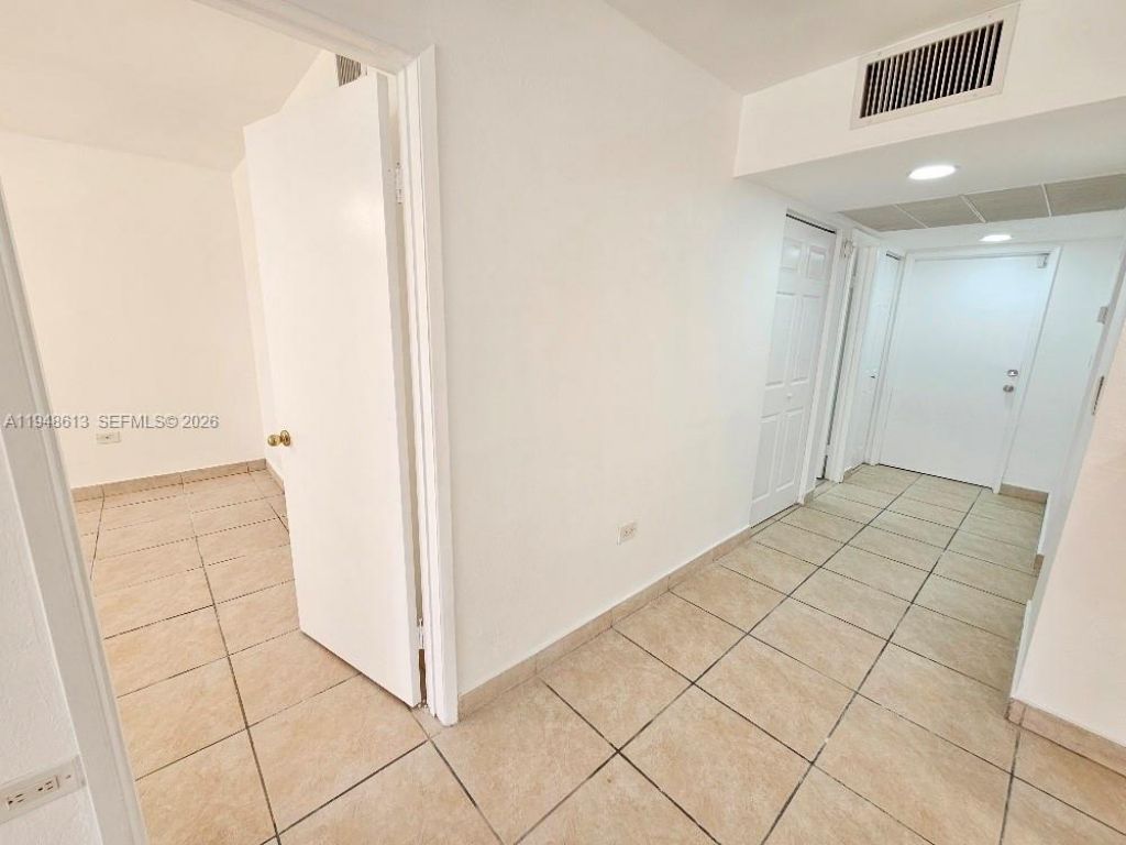 441 NE 195th St, Unit 105, Miami, FL 33179 Photo