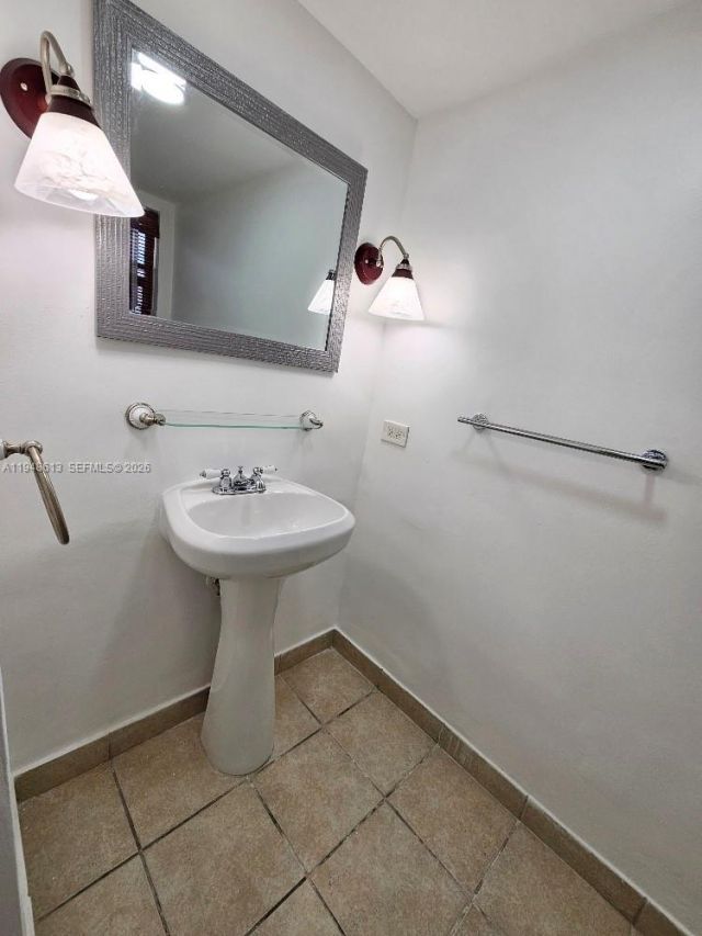 441 NE 195th St, Unit 105, Miami, FL 33179 Photo