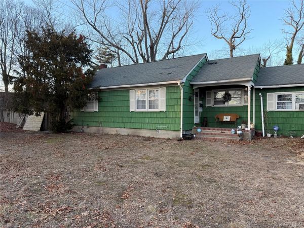 11 bittermint , Islip, NY 11751