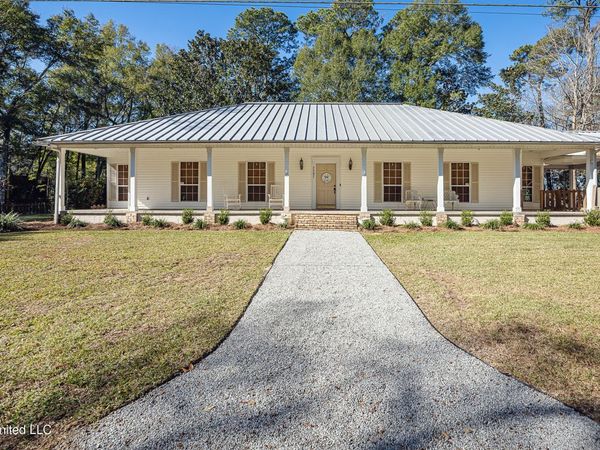 3301 Pineridge Drive, Ocean Springs, MS 39564