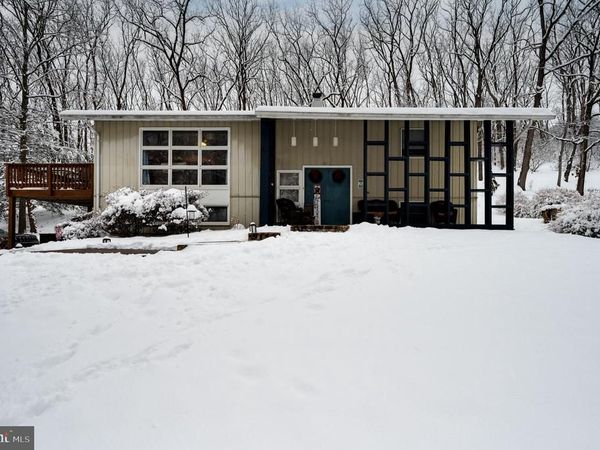 6838 LIME KILN ROAD, SLATINGTON, PA 18080
