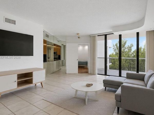20281 E Country Club Dr, Unit 405, Aventura, FL 33180