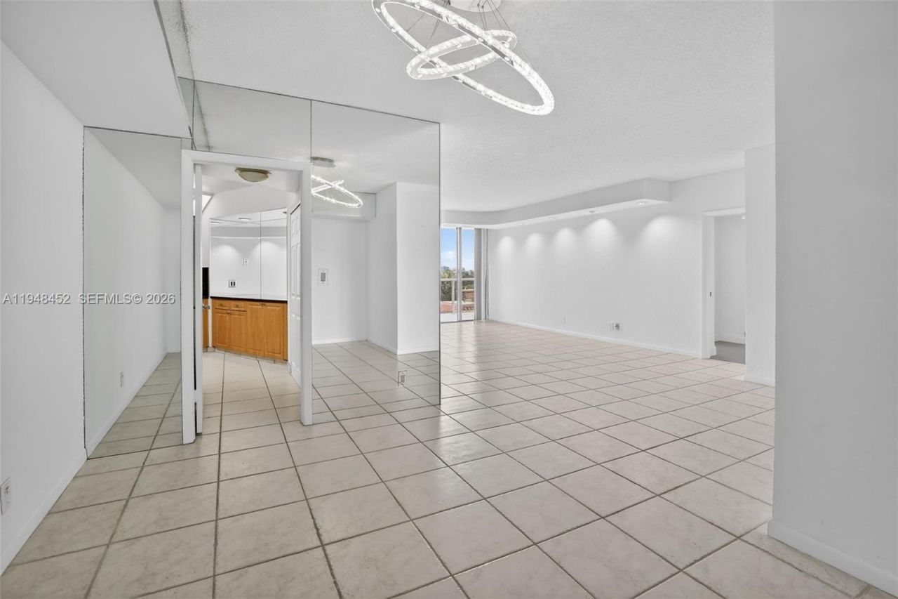 20281 E Country Club Dr, Unit 405, Aventura, FL 33180 Photo