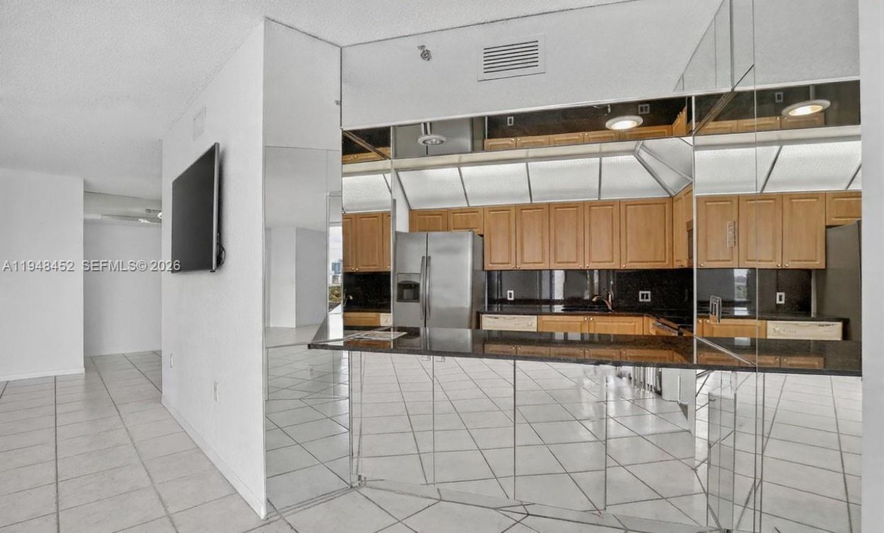 20281 E Country Club Dr, Unit 405, Aventura, FL 33180 Photo