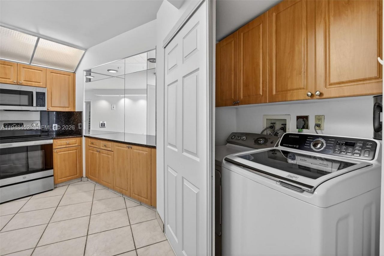 20281 E Country Club Dr, Unit 405, Aventura, FL 33180 Photo