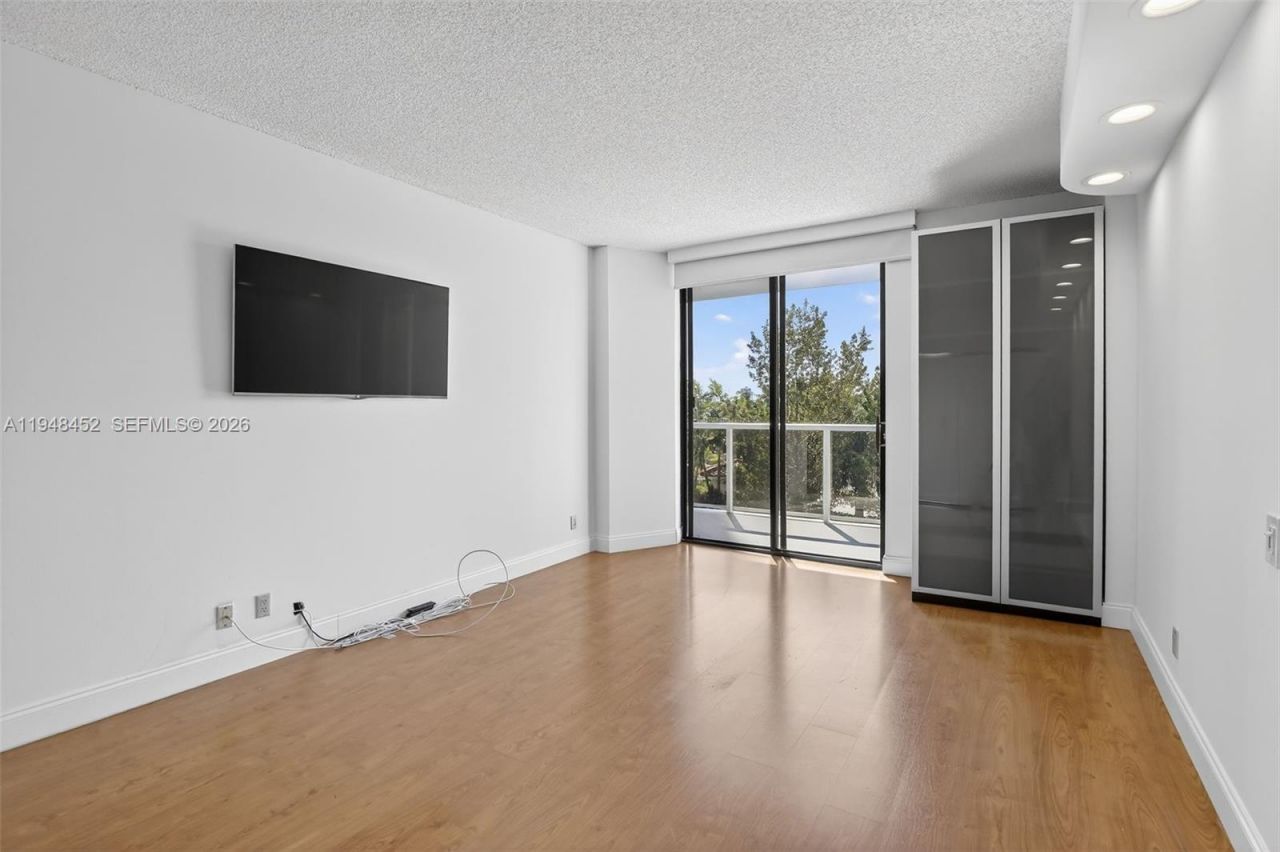 20281 E Country Club Dr, Unit 405, Aventura, FL 33180 Photo