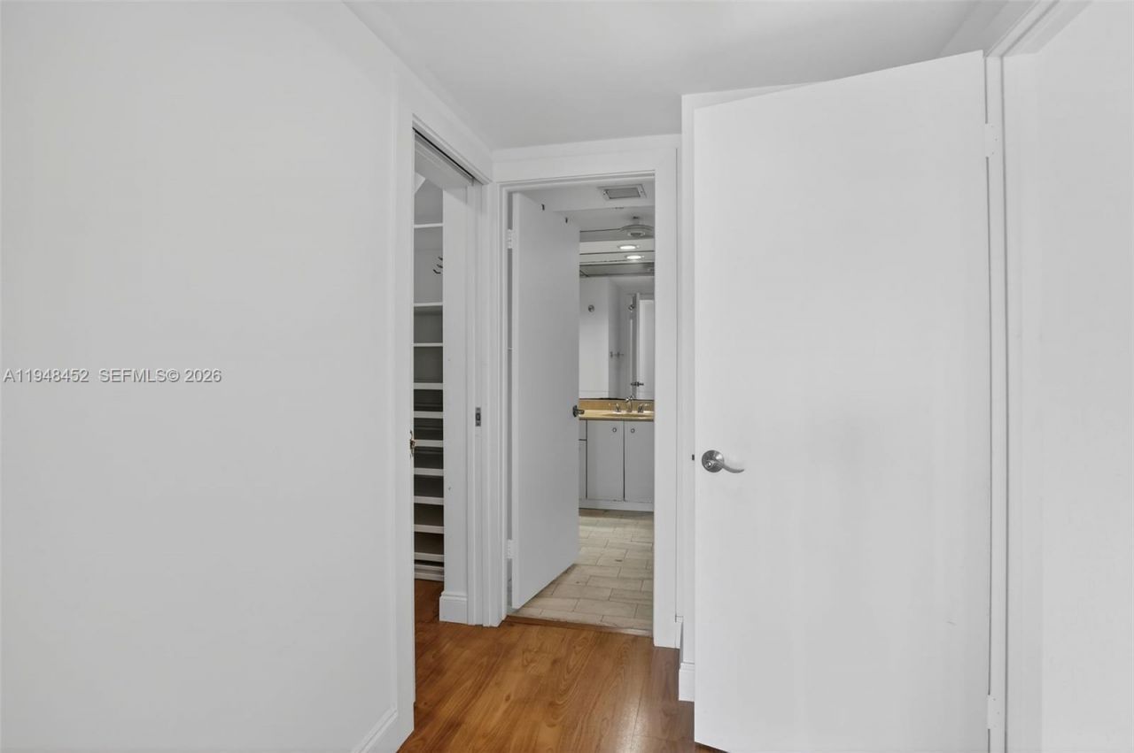 20281 E Country Club Dr, Unit 405, Aventura, FL 33180 Photo