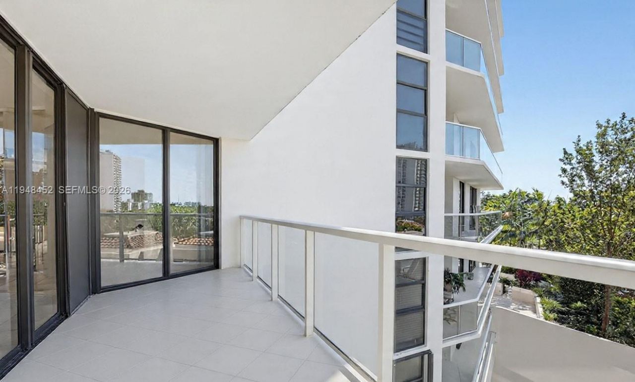 20281 E Country Club Dr, Unit 405, Aventura, FL 33180 Photo