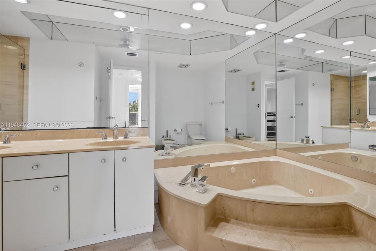 20281 E Country Club Dr, Unit 405, Aventura, FL 33180 Photo