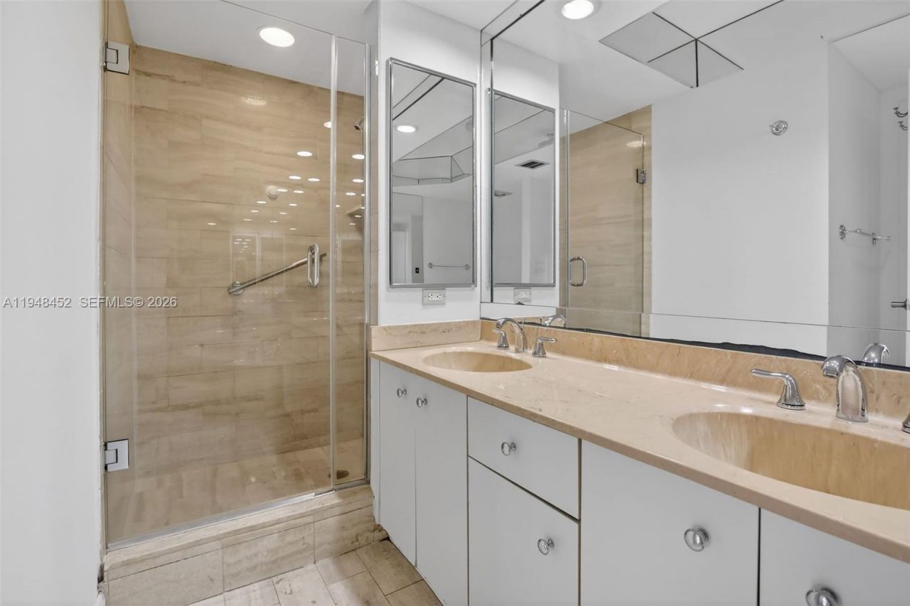 20281 E Country Club Dr, Unit 405, Aventura, FL 33180 Photo