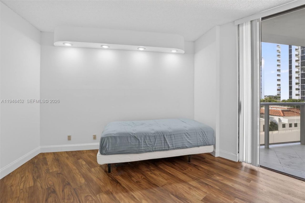 20281 E Country Club Dr, Unit 405, Aventura, FL 33180 Photo