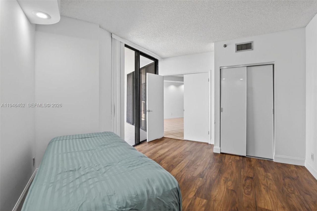 20281 E Country Club Dr, Unit 405, Aventura, FL 33180 Photo