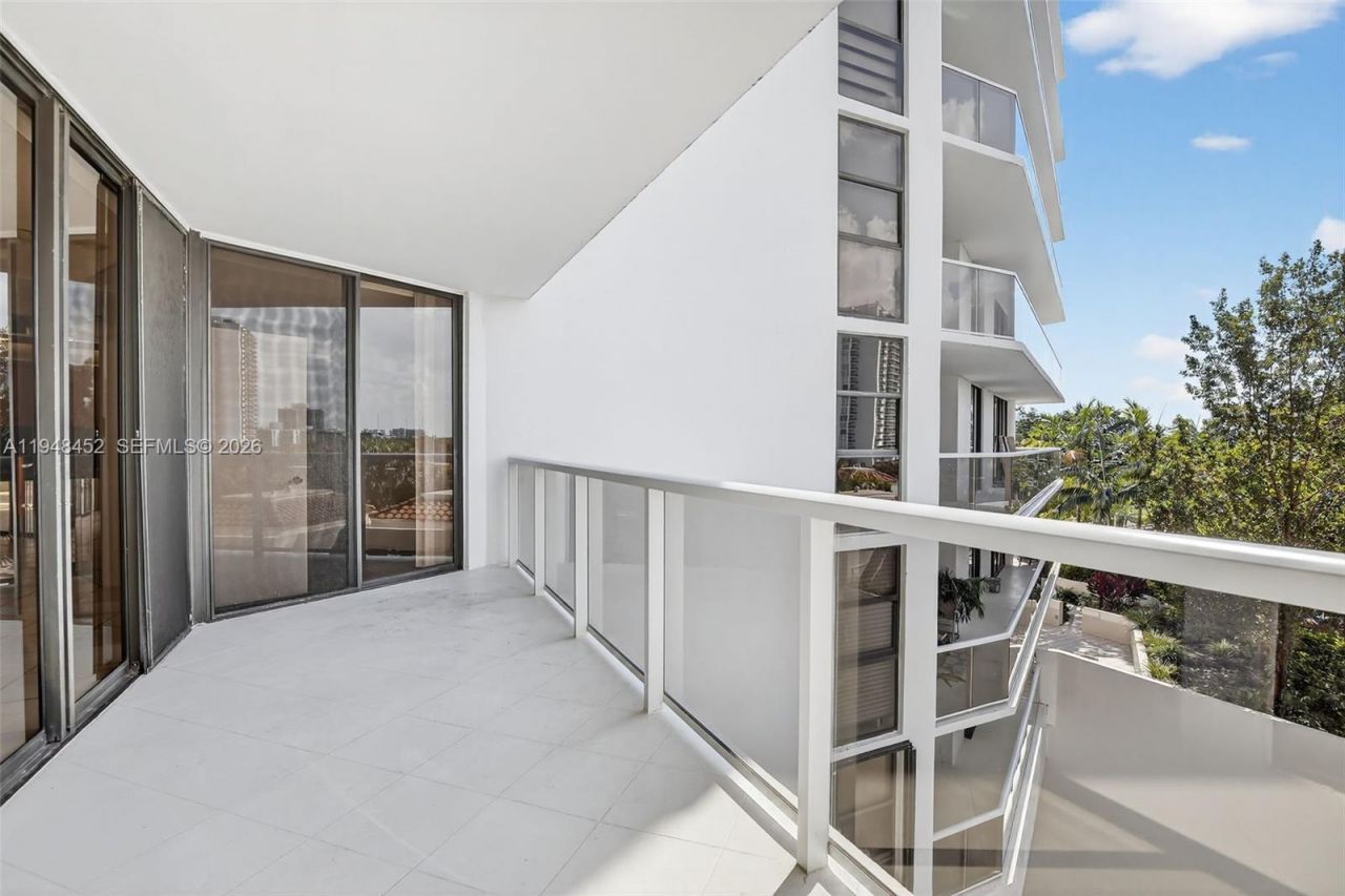 20281 E Country Club Dr, Unit 405, Aventura, FL 33180 Photo