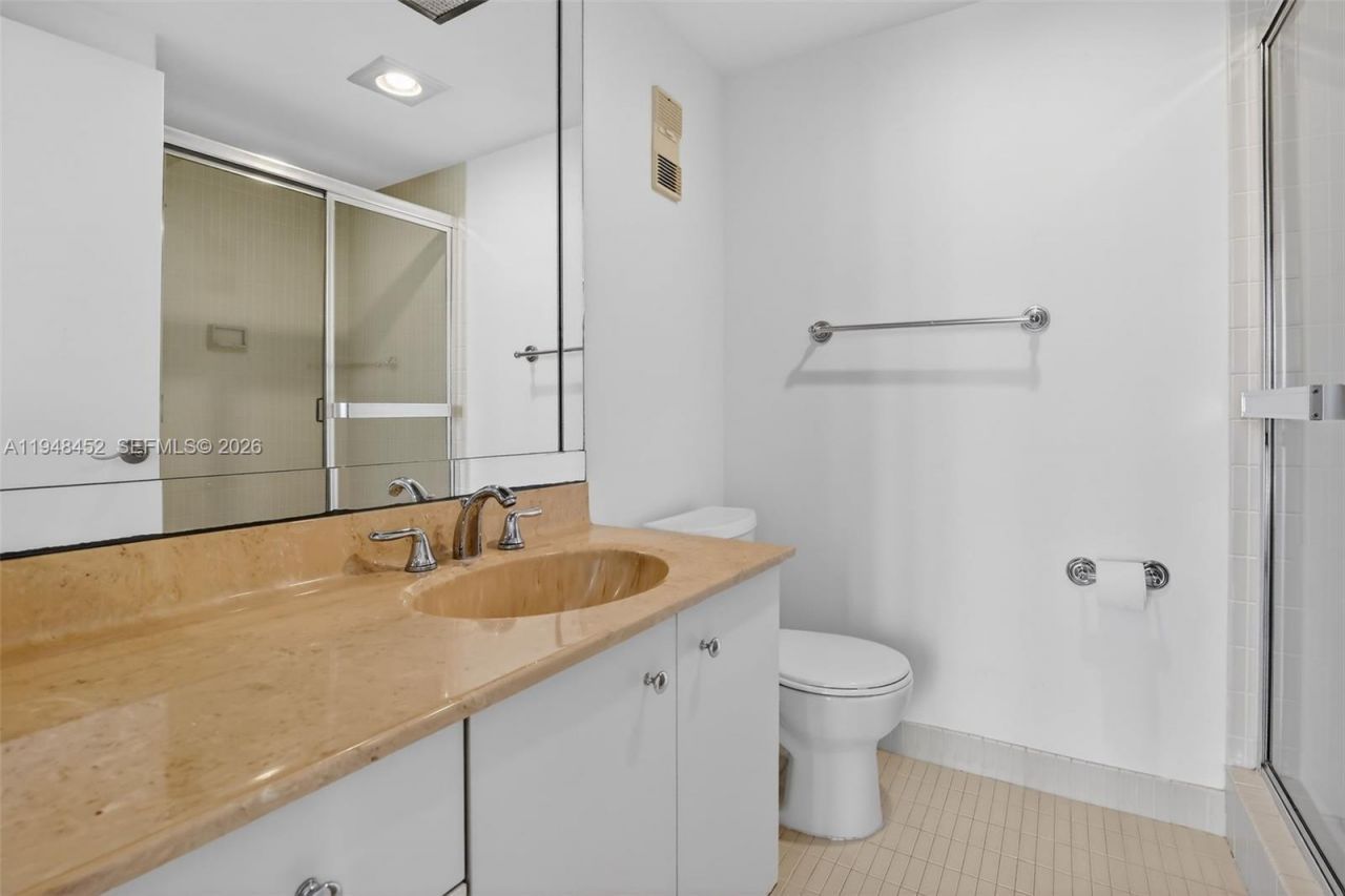 20281 E Country Club Dr, Unit 405, Aventura, FL 33180 Photo