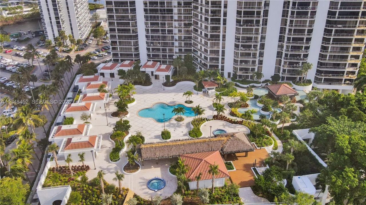 20281 E Country Club Dr, Unit 405, Aventura, FL 33180 Photo