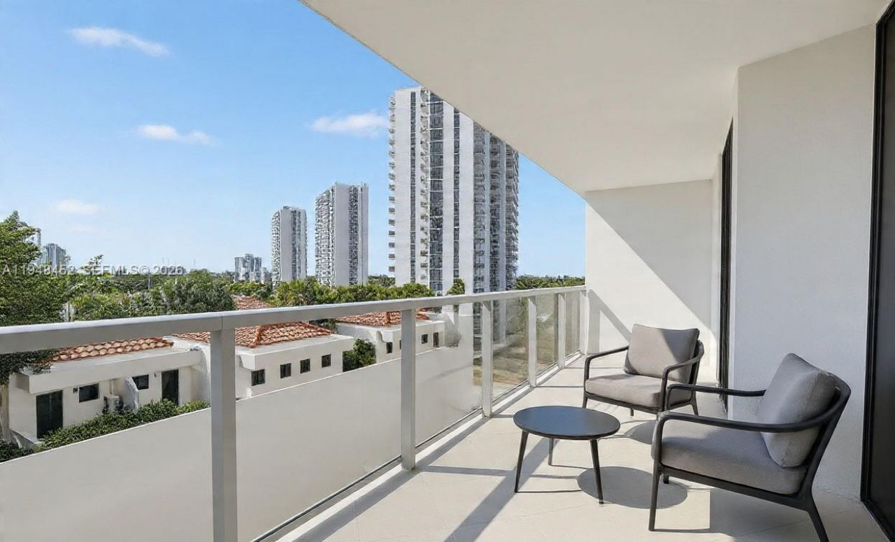 20281 E Country Club Dr, Unit 405, Aventura, FL 33180 Photo