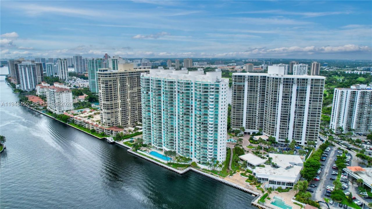 20281 E Country Club Dr, Unit 405, Aventura, FL 33180 Photo