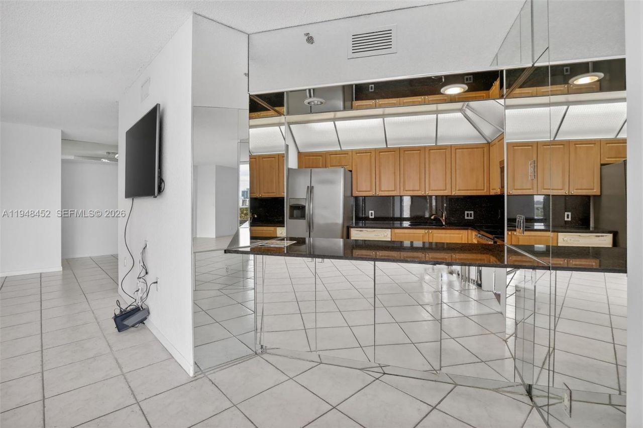 20281 E Country Club Dr, Unit 405, Aventura, FL 33180 Photo