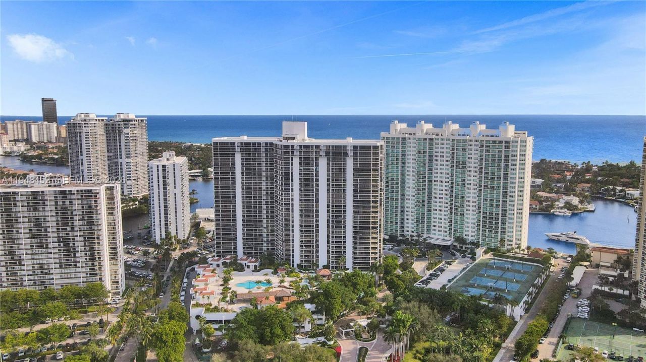 20281 E Country Club Dr, Unit 405, Aventura, FL 33180 Photo