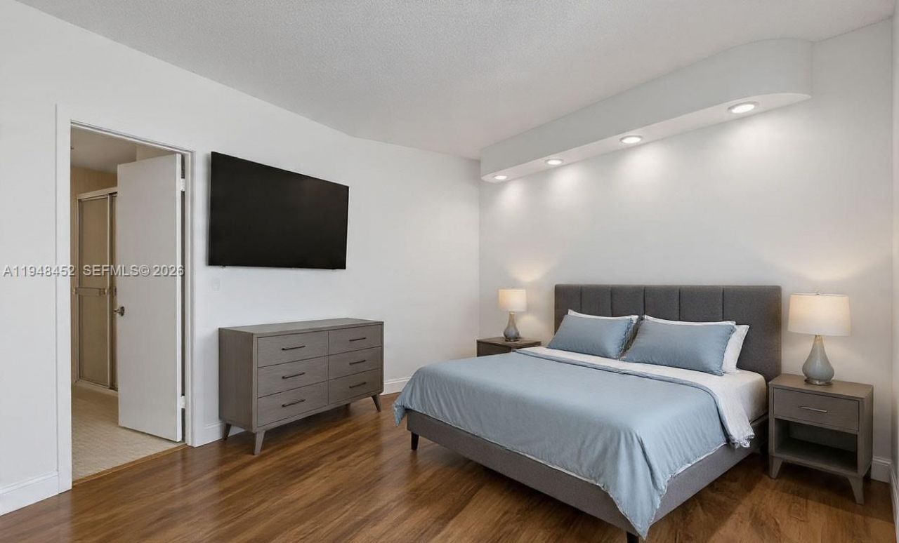 20281 E Country Club Dr, Unit 405, Aventura, FL 33180 Photo