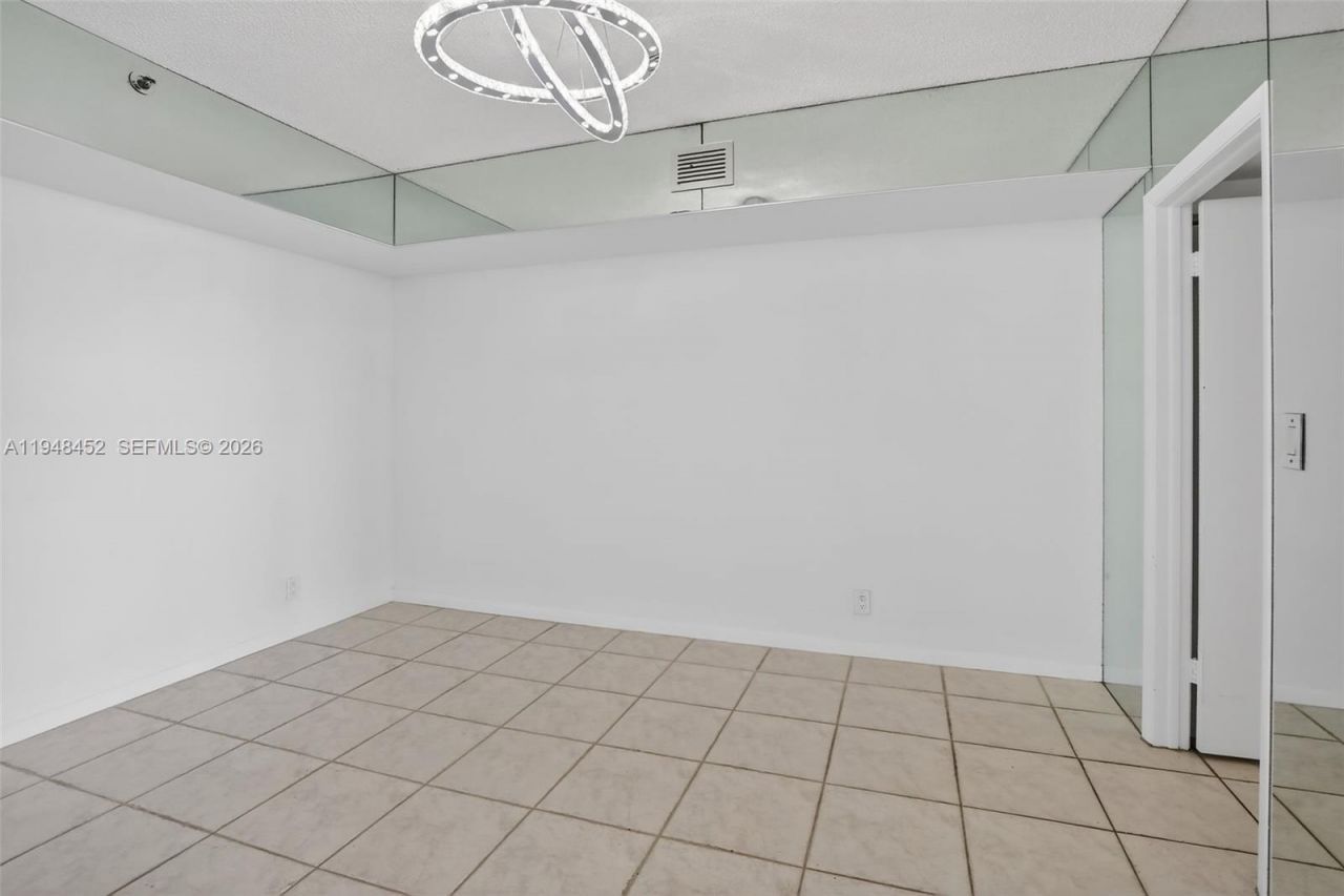 20281 E Country Club Dr, Unit 405, Aventura, FL 33180 Photo