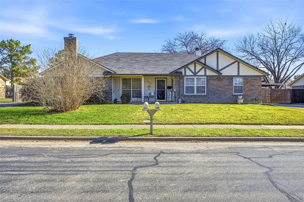 2910 Penny Lane, Euless, TX 76039 Main Photo