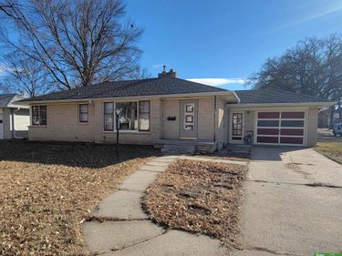 1006 E 12th Street, York, NE 68467