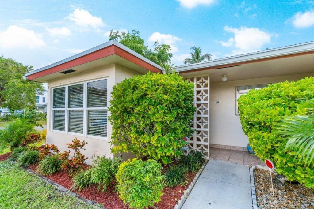 4935 NW 2nd Street, Unit A, Delray Beach, FL 33445 Photo