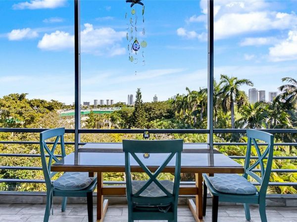 700 NE 14th Ave, Unit 501, Hallandale Beach, FL 33009