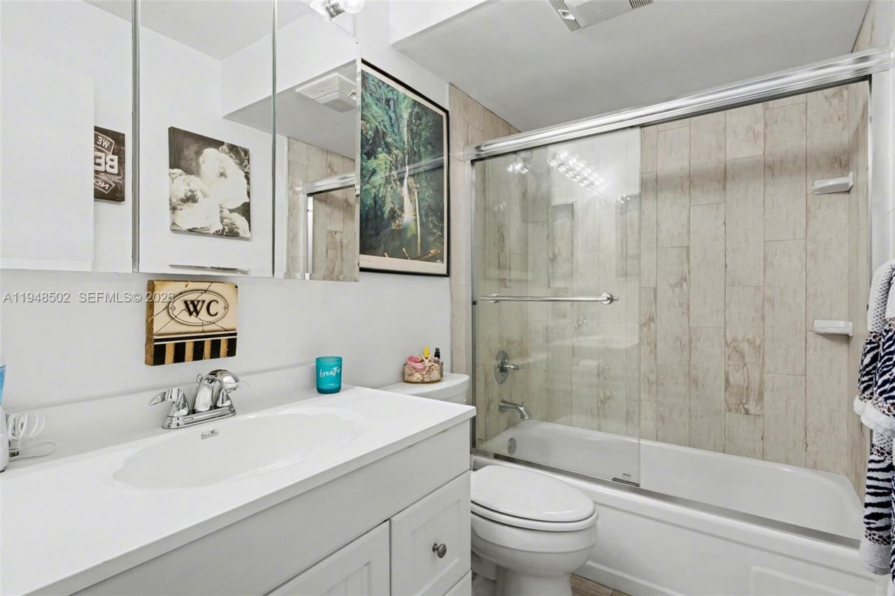 700 NE 14th Ave, Unit 501, Hallandale Beach, FL 33009 Photo