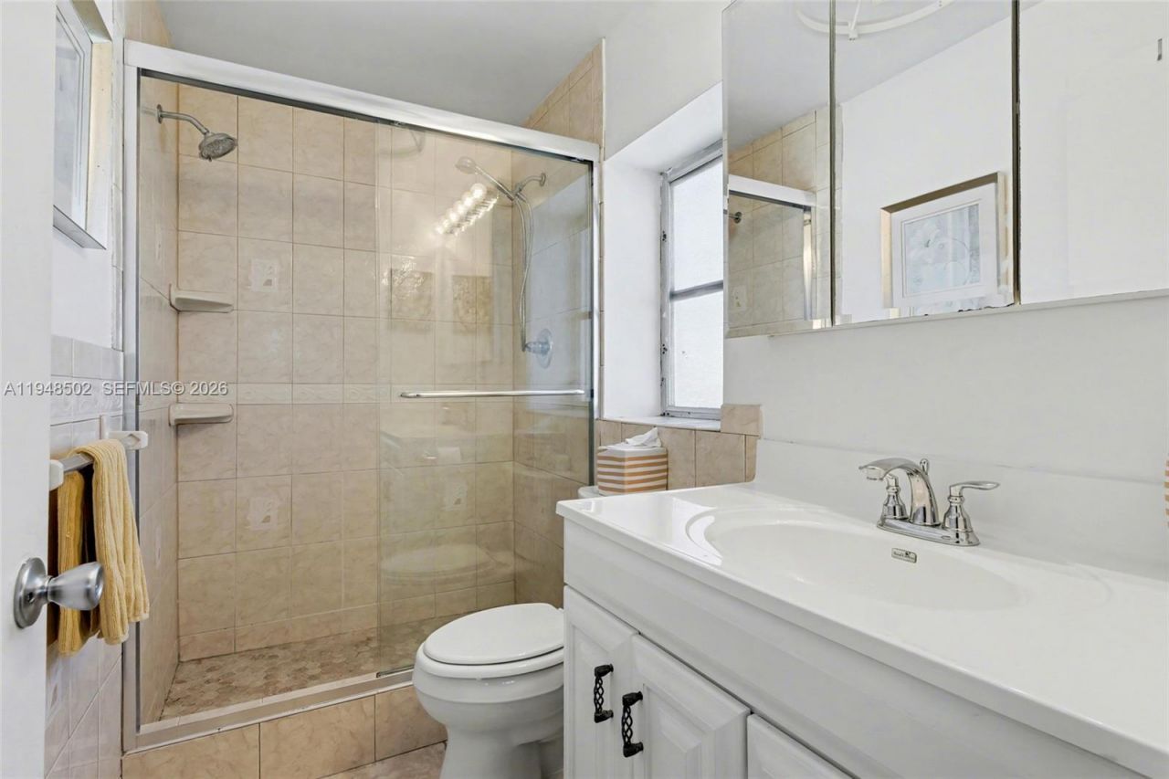 700 NE 14th Ave, Unit 501, Hallandale Beach, FL 33009 Photo