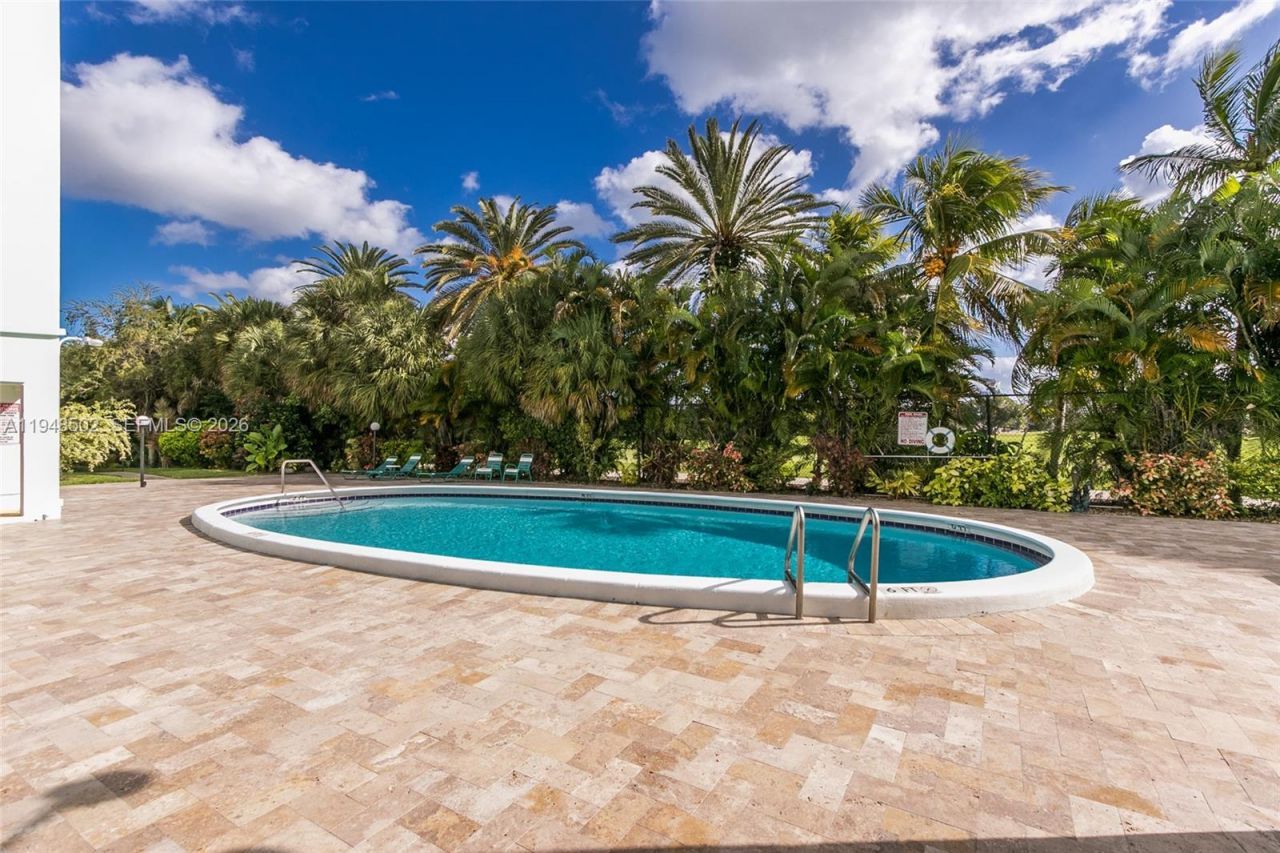 700 NE 14th Ave, Unit 501, Hallandale Beach, FL 33009 Photo