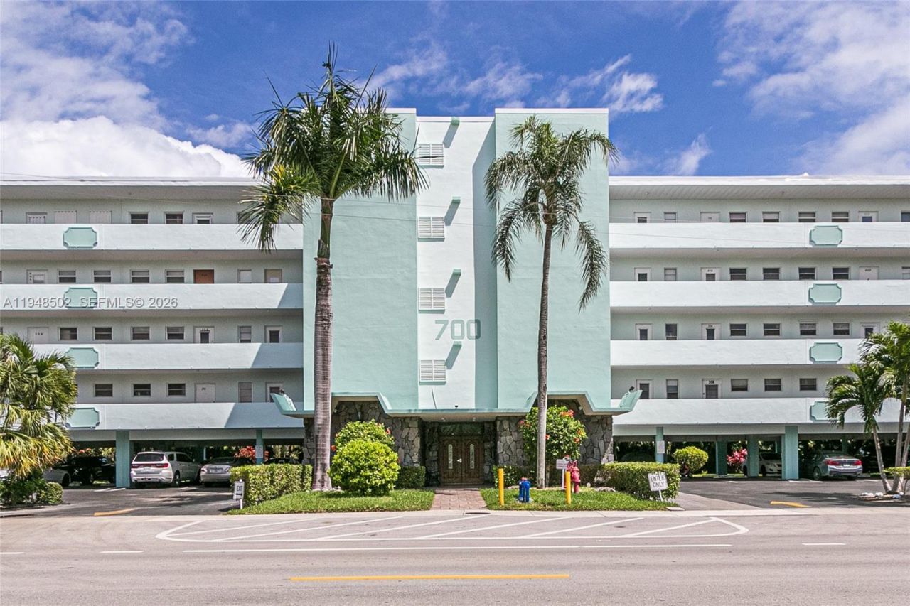 700 NE 14th Ave, Unit 501, Hallandale Beach, FL 33009 Photo
