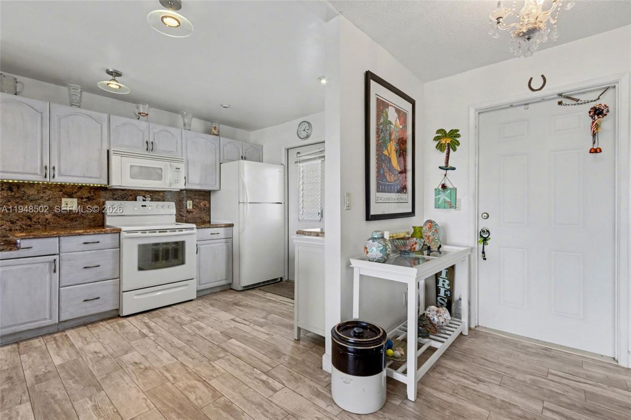 700 NE 14th Ave, Unit 501, Hallandale Beach, FL 33009 Photo