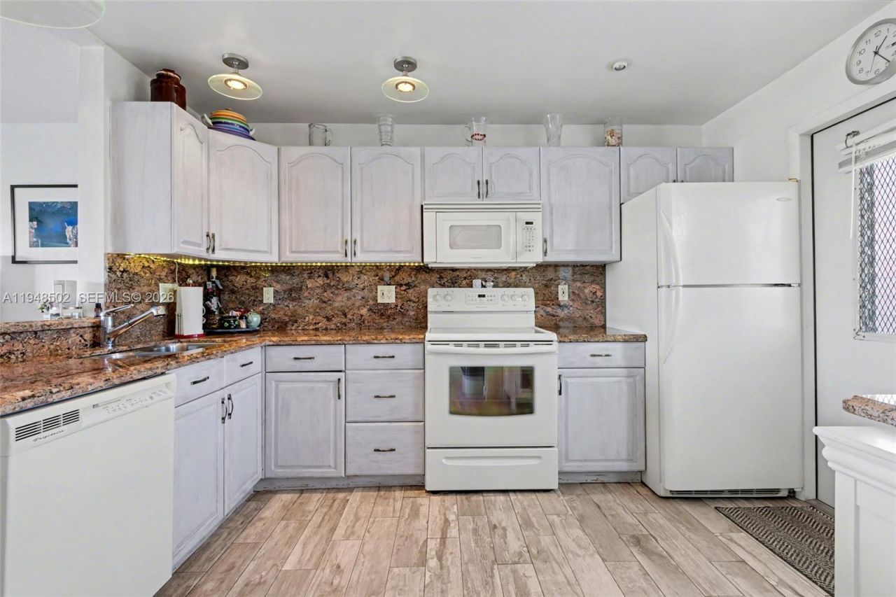 700 NE 14th Ave, Unit 501, Hallandale Beach, FL 33009 Photo