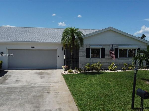 1527 Edgewater Circle, Fort Myers, FL 33919