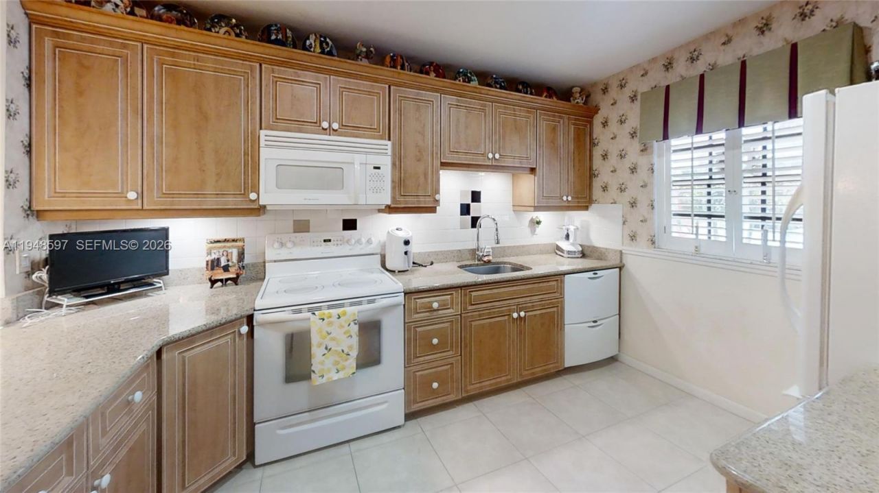 1527 Edgewater Circle, Fort Myers, FL 33919 Photo