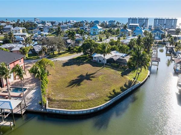 271 Randy LN, FORT MYERS BEACH, FL 33931