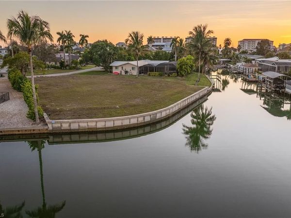 271 Randy LN, FORT MYERS BEACH, FL 33931