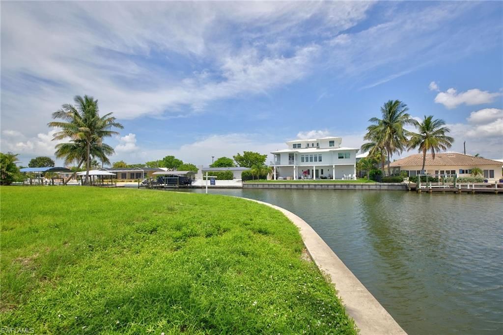 271 Randy Ln, Fort Myers Beach, FL 33931 Photo