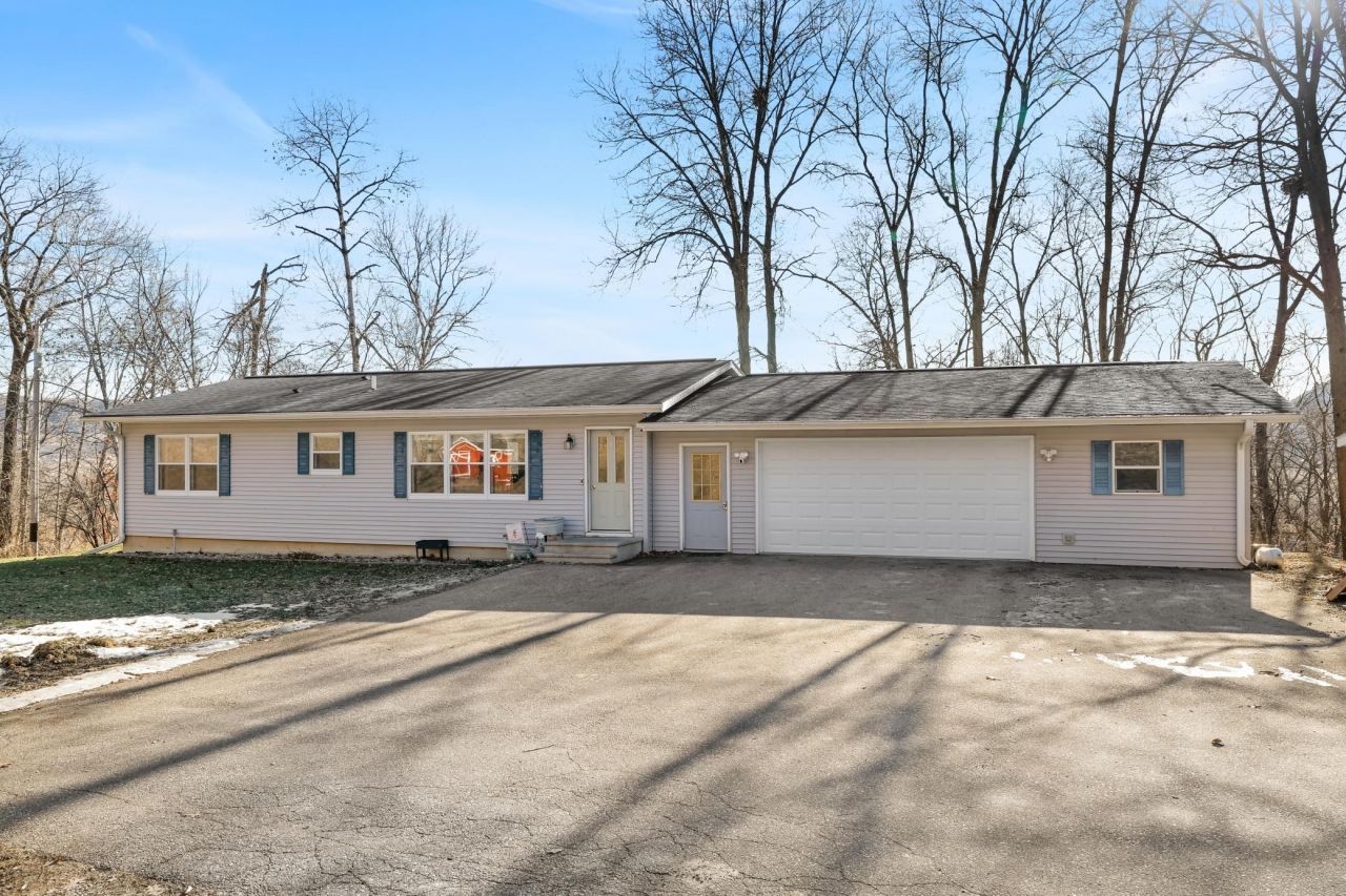 5055 County 9, Houston, MN 55943 Main Photo