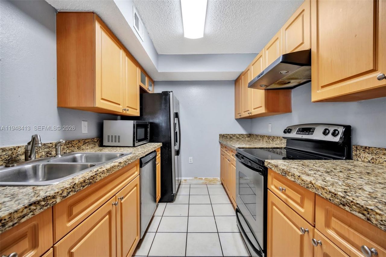 15560 SW 104th Ter , Unit 611, Miami, FL 33196 Photo