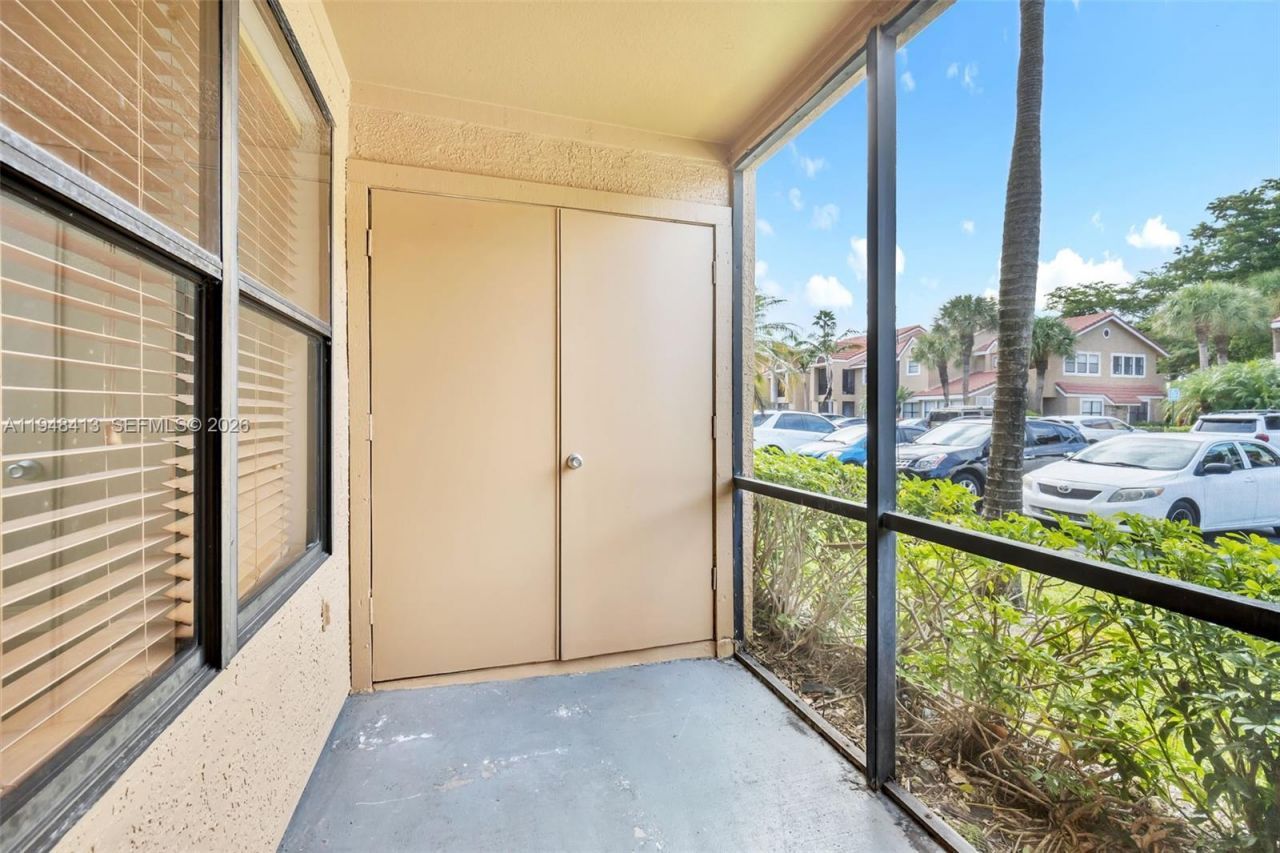 15560 SW 104th Ter , Unit 611, Miami, FL 33196 Photo