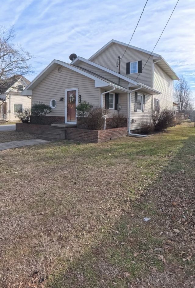 402 E Belleville Avenue, Christopher, IL 62822 Main Photo