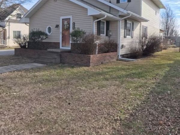 402 E Belleville Avenue, Christopher, IL 62822